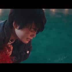欅坂46「黒い羊」MVより／（提供画像）