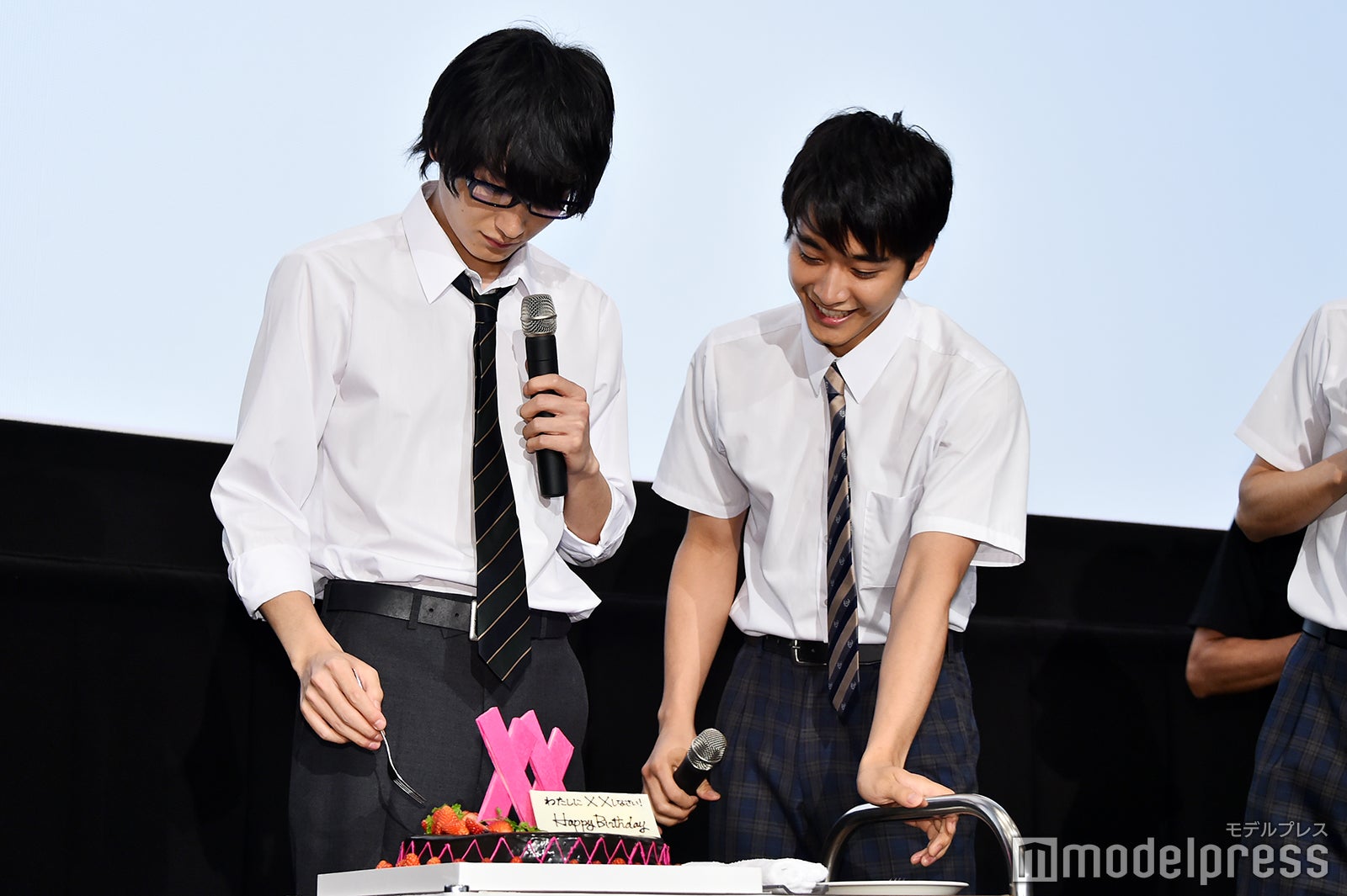 佐藤寛太には金子大地が（C）モデルプレス