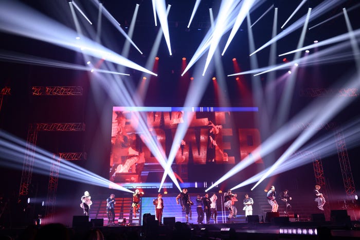 「HiGH&LOW THE WORST X」PREMIUM LIVE SHOW(C)2022「HiGH&LOW THE WORST X」製作委員会(C)高橋ヒロシ(秋田書店)HI-AX