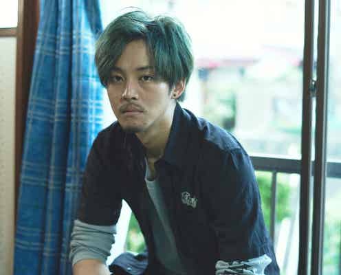 松坂桃李、緑髪×タトゥー×ピアス姿に「責任を感じます」