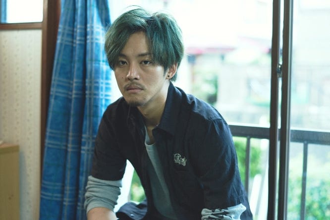 松坂桃李 緑髪バンドマンが 渋カッコいい 似合う と反響 モデルプレス 松坂桃李 緑髪バンドマンが 渋カッコいい 似合う と反響 モデルプレス
