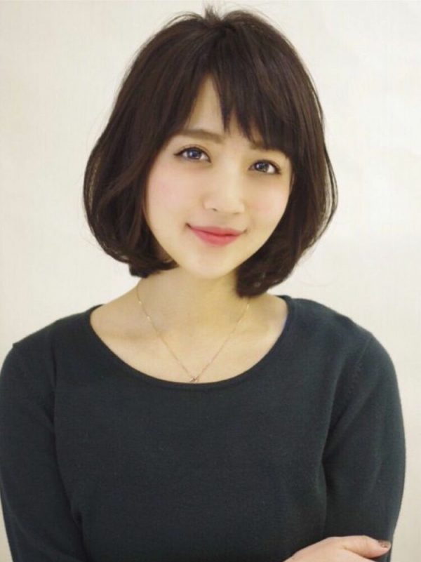 ひし形ボブで小顔見えが叶う 丸顔さんに似合う大人ヘアスタイルをご紹介 モデルプレス