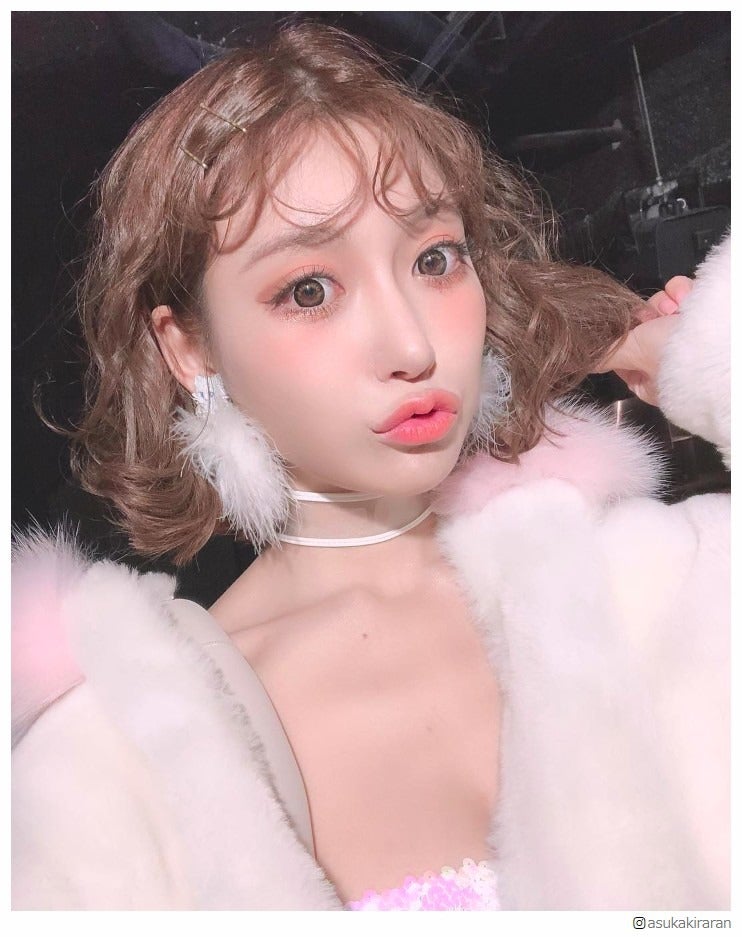 明日花キララが「ボブ復活」キュートな“ぷーどるキラヘアー”に「天使すぎ」「超似合う」と絶賛の声