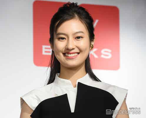 恒松祐里、ミニワンピ×タイツの私服姿公開「小顔際立つ」「可愛すぎ」の声