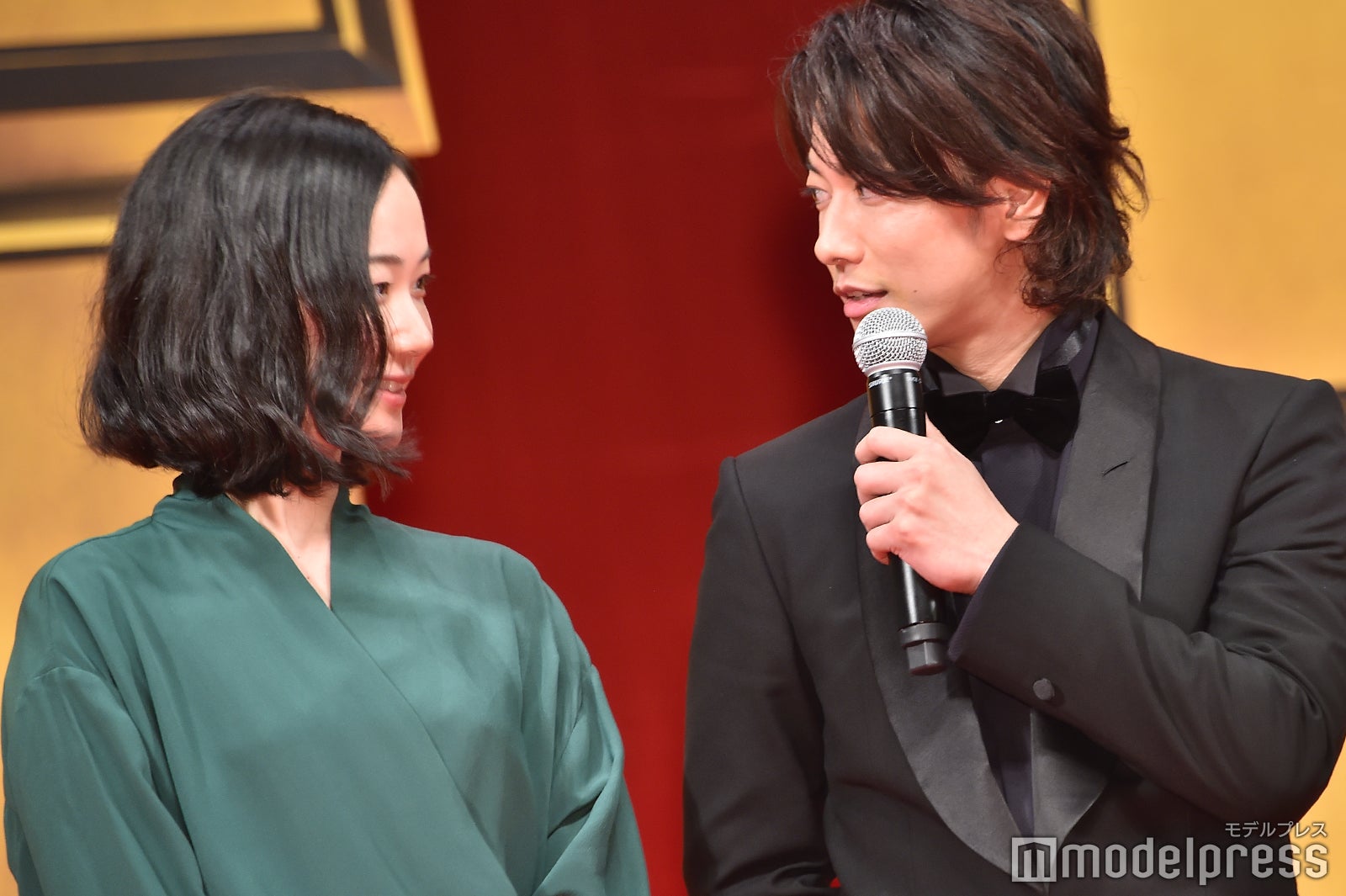 黒木華、佐藤健 （C）モデルプレス