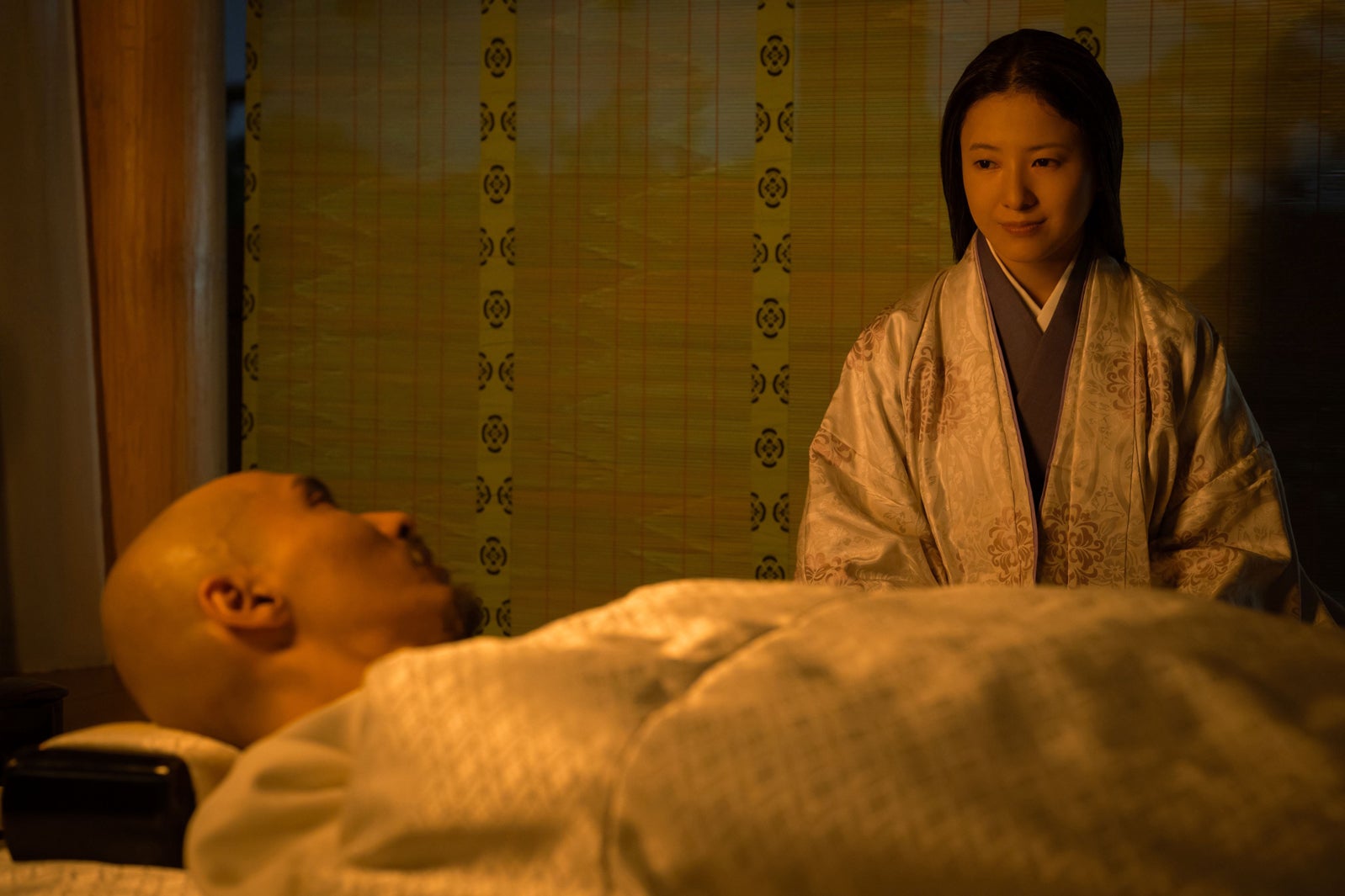 柄本佑、吉高由里子「光る君へ」最終話（C）NHK