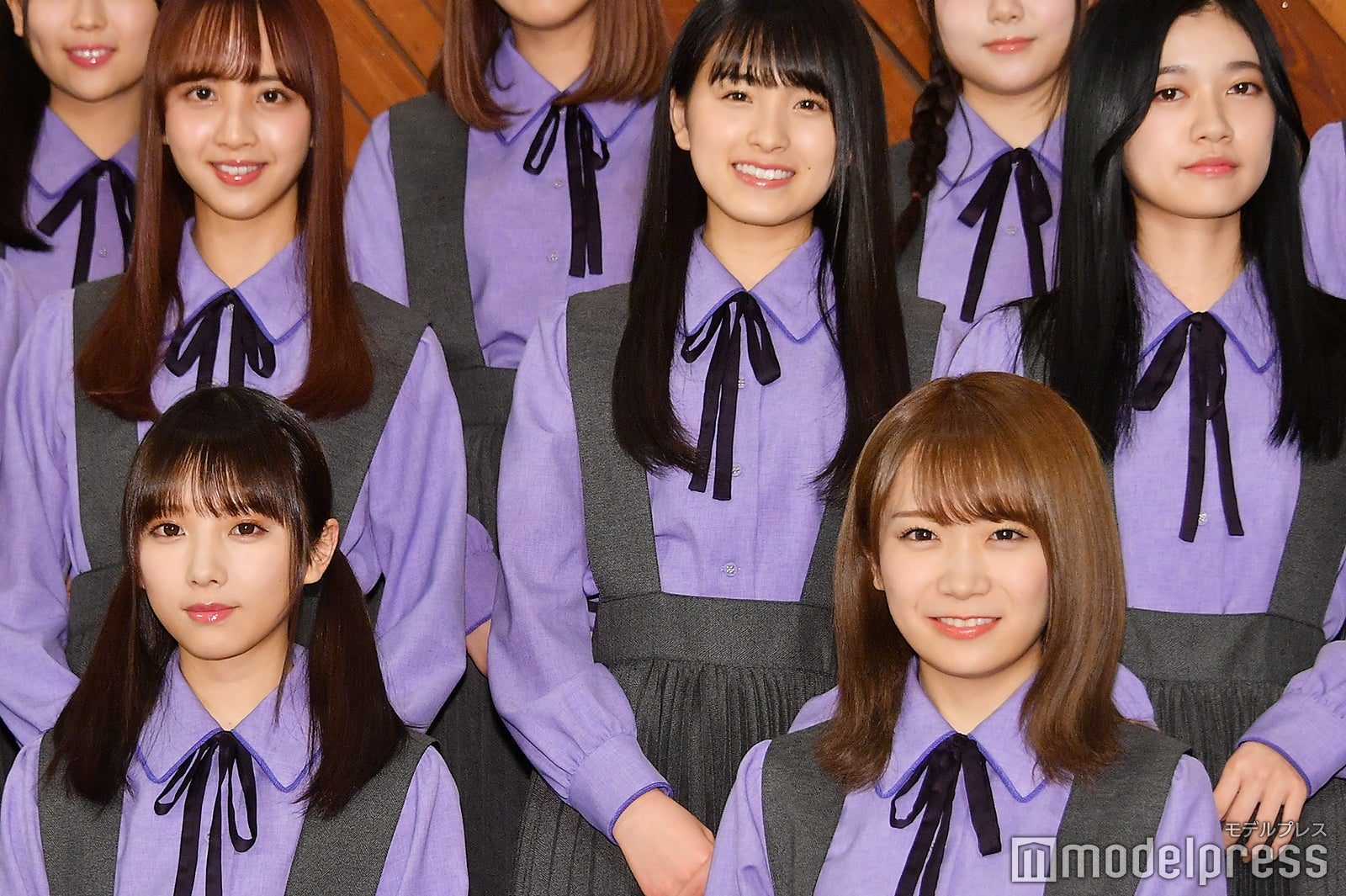 （下段左から）与田祐希、秋元真夏（中段左から）佐藤楓、大園桃子、寺田蘭世 （C）モデルプレス