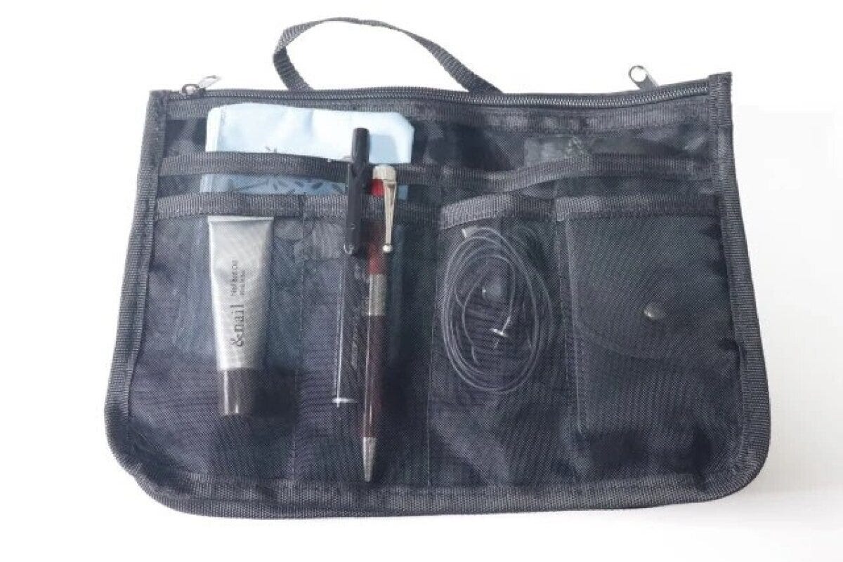 ダイソー　バッグインバッグ（A5、メッシュ、ブラック）　容量