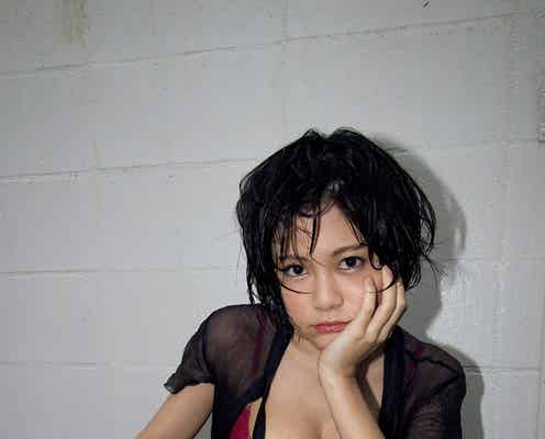 RaMu、“神下乳”解禁 3年ぶり写真集発表