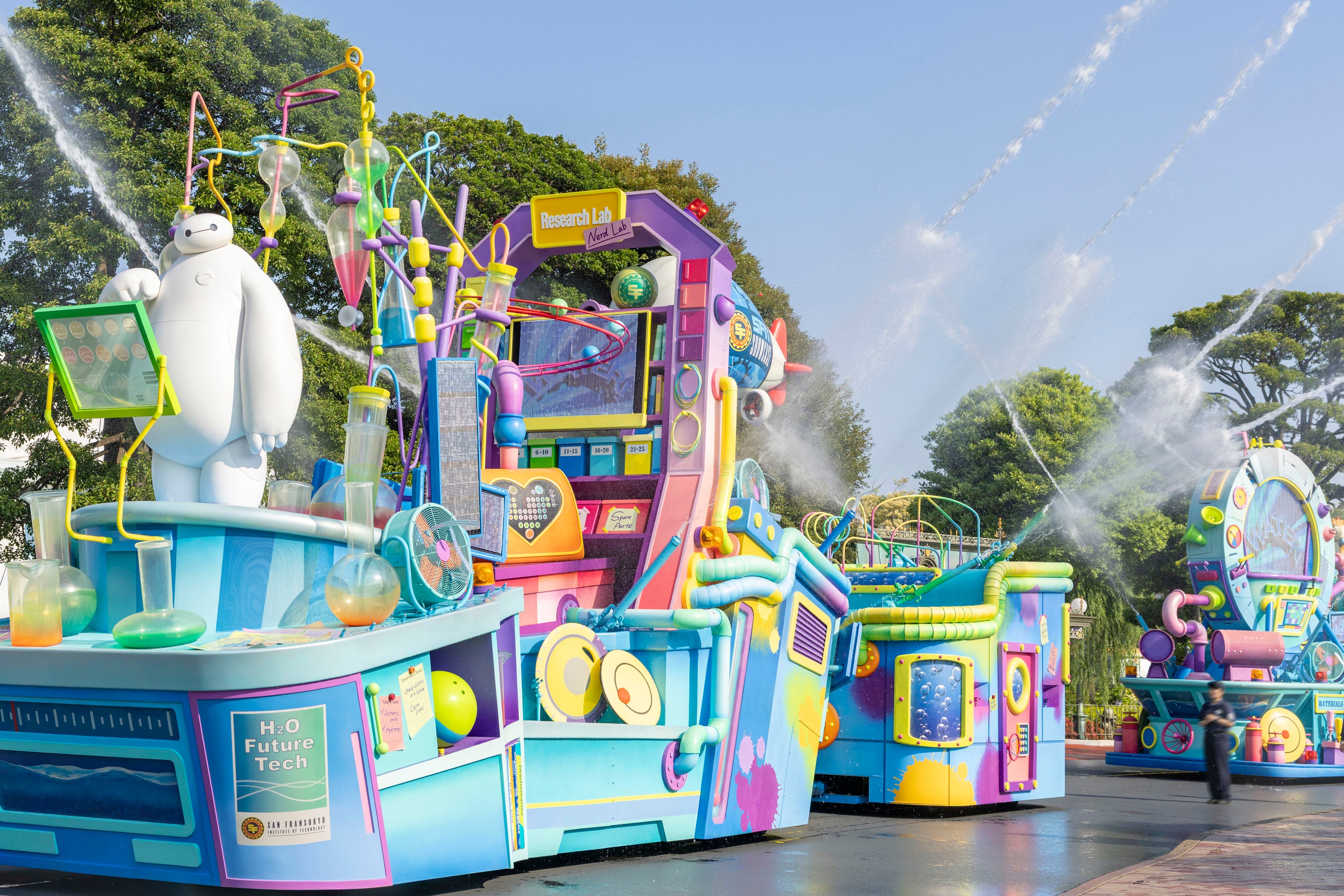 東京ディズニーリゾート、ミセスもコラボ 夏イベント「サマー
