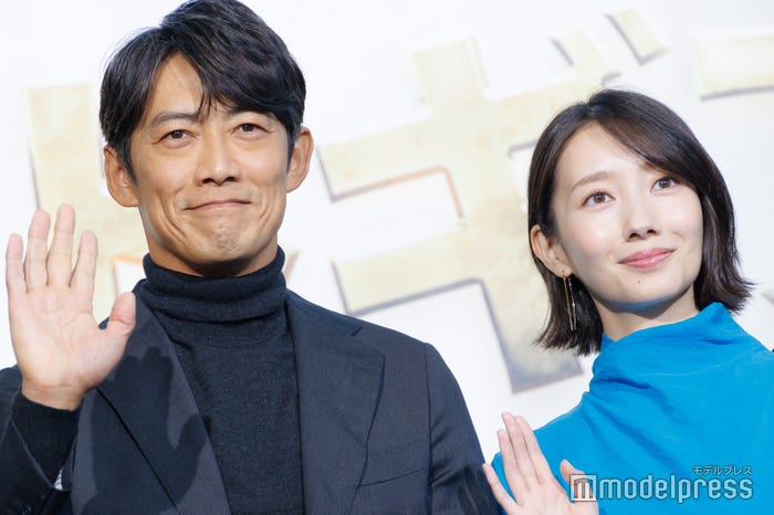 反町隆史、波瑠(C)モデルプレス