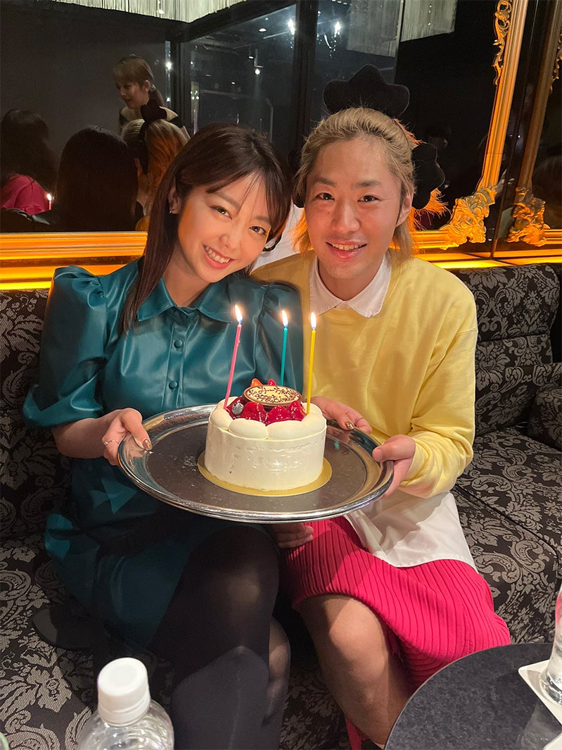 東海オンエアてつや、妻・峯岸みなみの誕生日祝福「素敵な夫婦」と反響