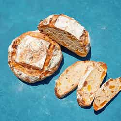 マンゴー & マカダミア ハーフサイズ:お持ち帰り価格:1,119円 店内価格:1,140円、クォーターサイズ:持ち帰り価格:560円 店内価格:570円
/画像提供:スターバックス コーヒー ジャパン