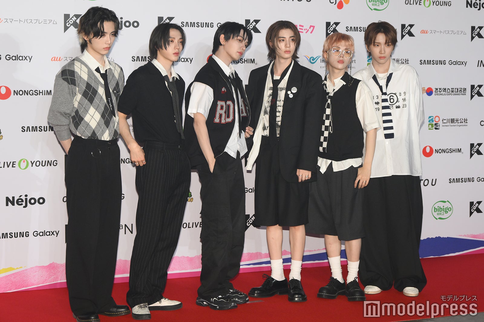 BOYNEXTDOOR（左から）TAESAN、SUNGHO、JAEHYUN、LEEHAN、RIWOO、WOONHAK（C）モデルプレス