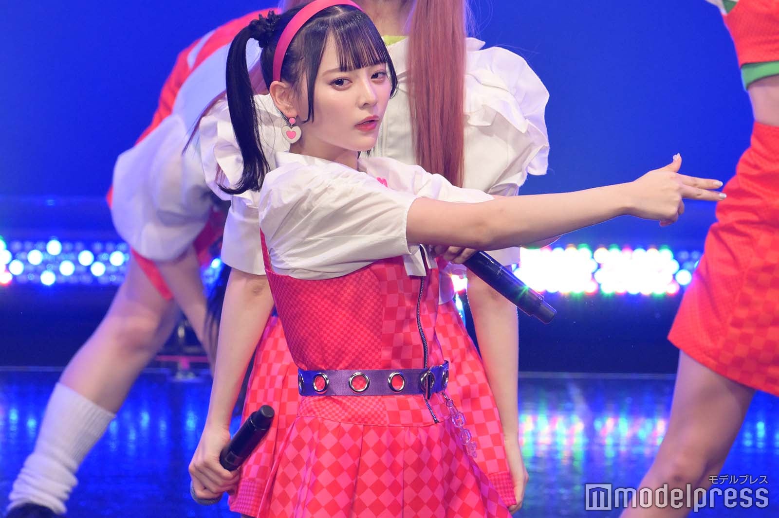 =LOVE （C）モデルプレス