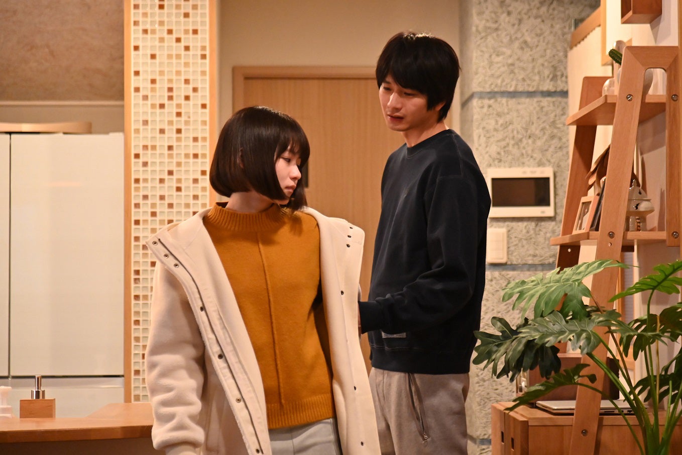 山田杏奈、向井理／『10の秘密』第6話より（C）カンテレ