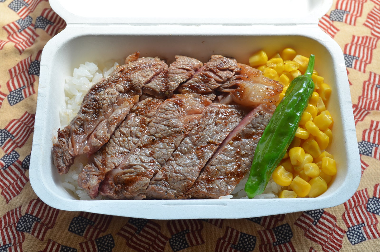 Steak House BAFFALO「若姫牛ステーキランチボックス」900円／画像提供：よみうりランド