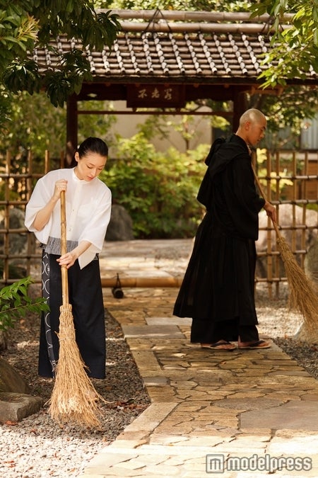 栗山千明／雲水星覚「身体と心が美しくなる禅の作法」（2012年2月17日発売）より