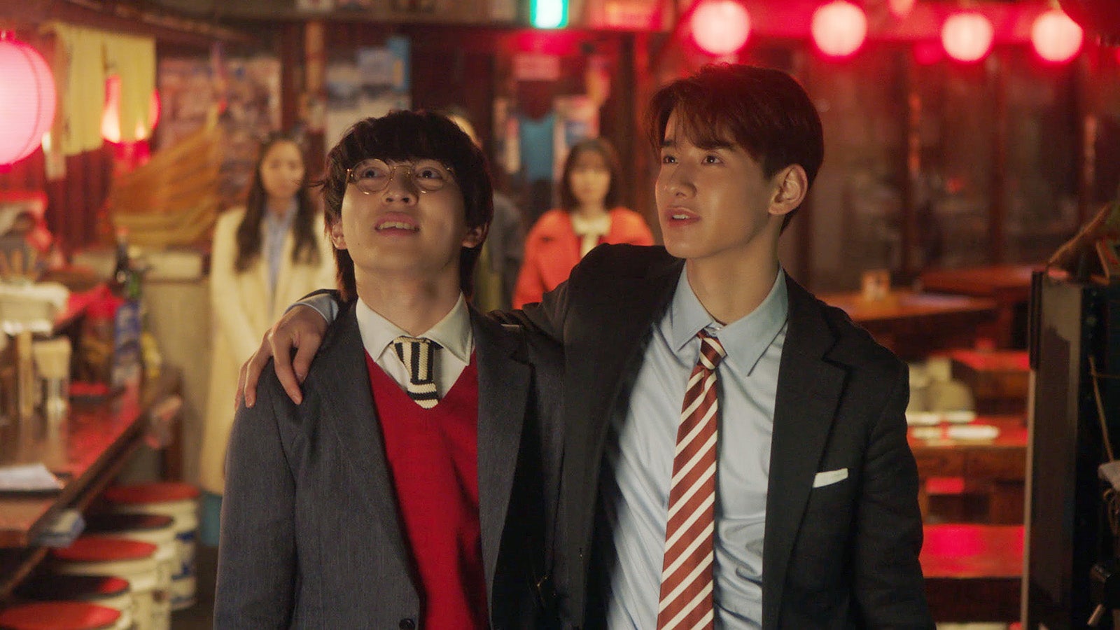 （右）佐藤景瑚（C）テレビ東京