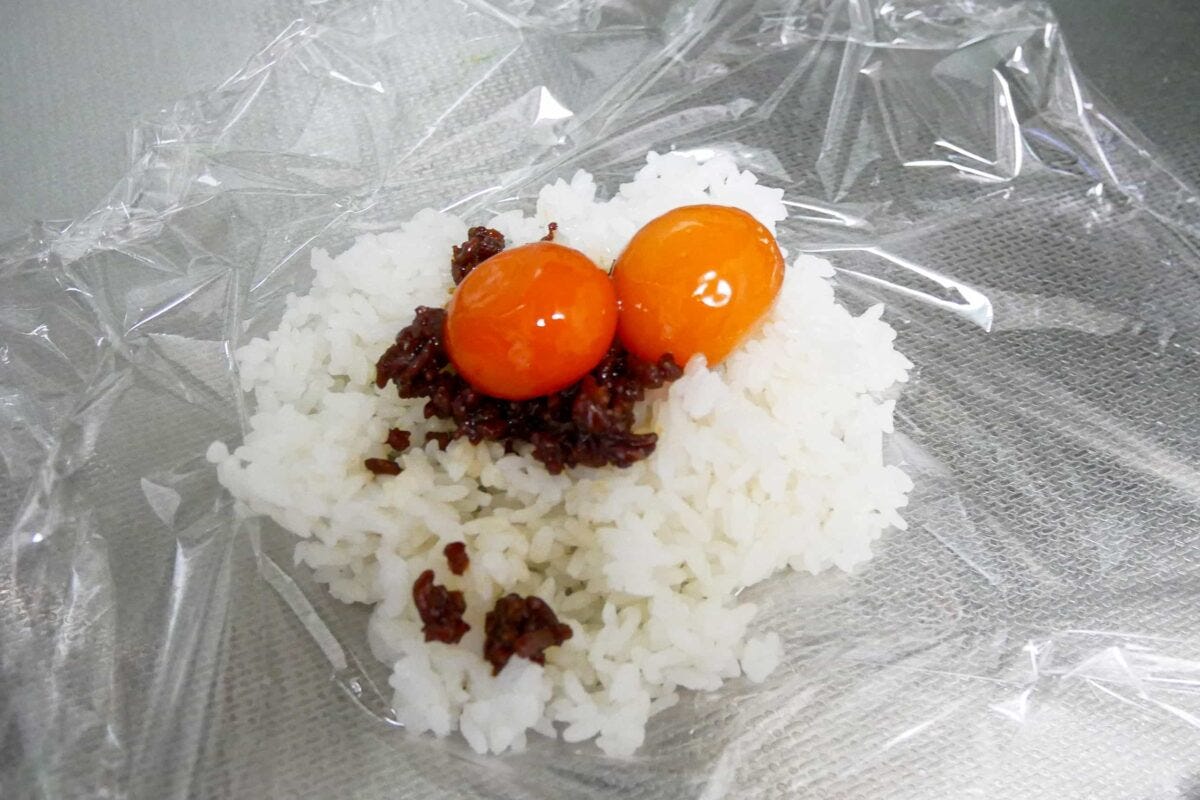 卵黄＋肉そぼろ