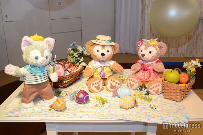 春のコスチュームでピクニック