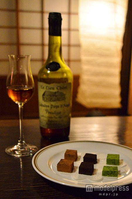 洋酒とつまみたい生チョコレートはお酒がほんのり薫る自家製／情報提供：茶房＆BARゴーシュ