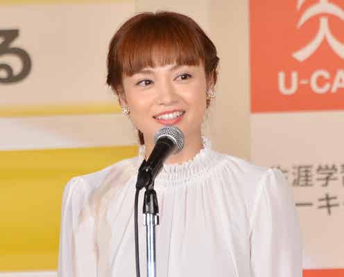 平愛梨、「アモーレ」受賞に涙 長友選手との結婚発表に言及<2016年新語・流行語大賞>