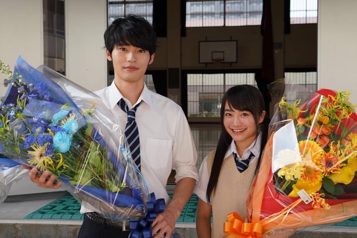 岡田健史、福田愛依「博多弁の女の子はかわいいと思いませんか?」クランクアップ時(C)FBS福岡放送
