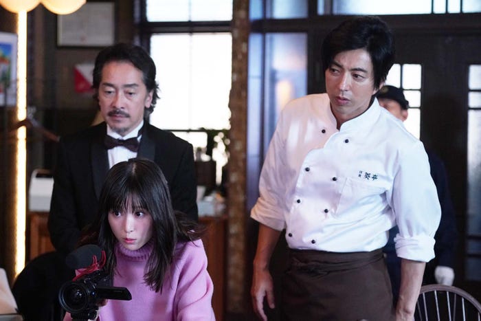 福本莉子、大沢たかおら「ONE DAY~聖夜のから騒ぎ~」第2話より(C)フジテレビ