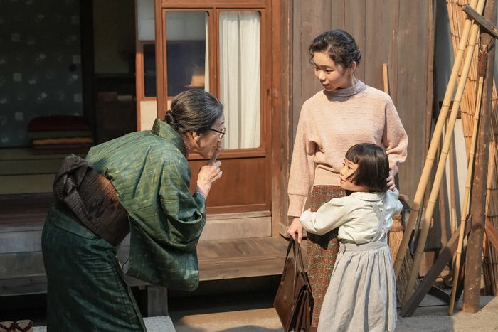 木野花、趣里、小野美音「ブギウギ」第102話(C)NHK