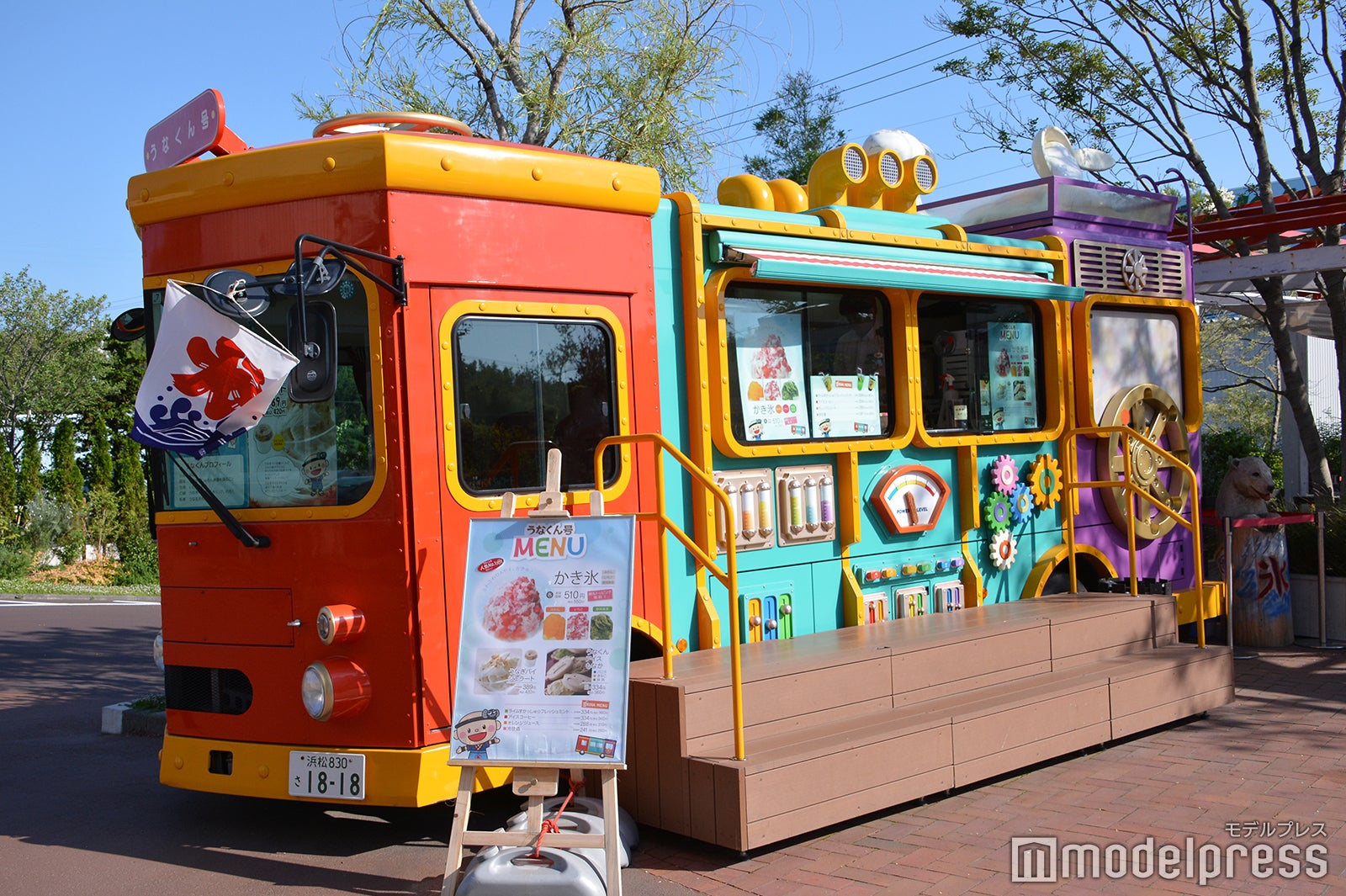 敷地内の移動カフェ「うなくん号」ではうなぎパイジェラートやうなくんアイスもなか、かき氷を味わえる（C）モデルプレス