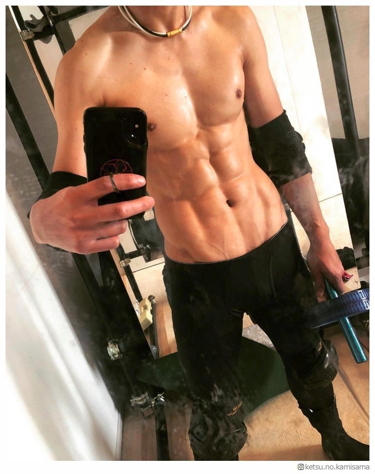 ゴールデンボンバー ダルビッシュ研二 32歳バースデー写真(ファイル付き) ゴールデンボンバー ダルビッシュ研二 32歳バースデー写真