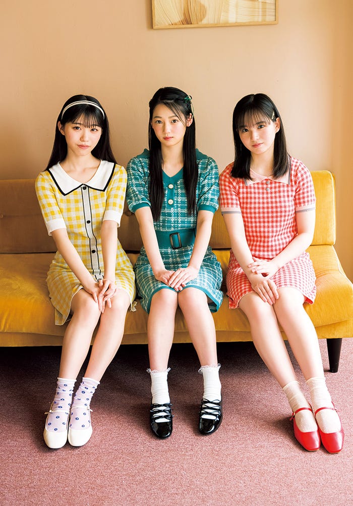 金澤亜美、吉本此那、安納蒼衣(C)大藪達也/集英社