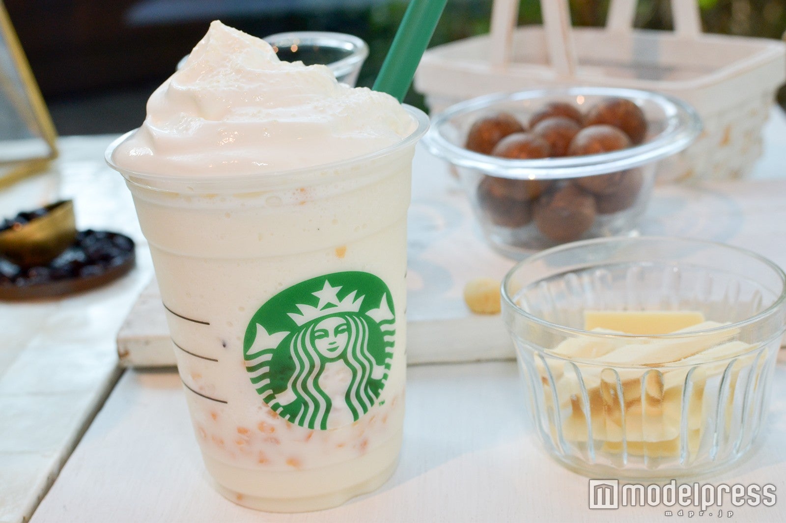 ホワイト ブリュー コーヒー＆マカダミア フラペチーノ（R） （C）モデルプレス