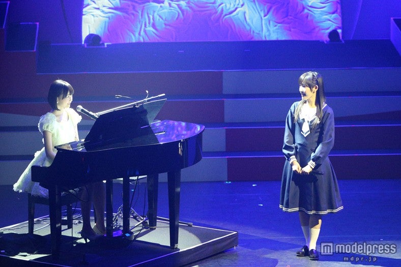 生田絵梨花、渡辺麻友（C）AKS