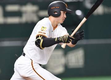 巨人 泉口が反撃の2ラン！開幕から長打率は5割超と覚醒 東京ドームが大歓声に包まれる