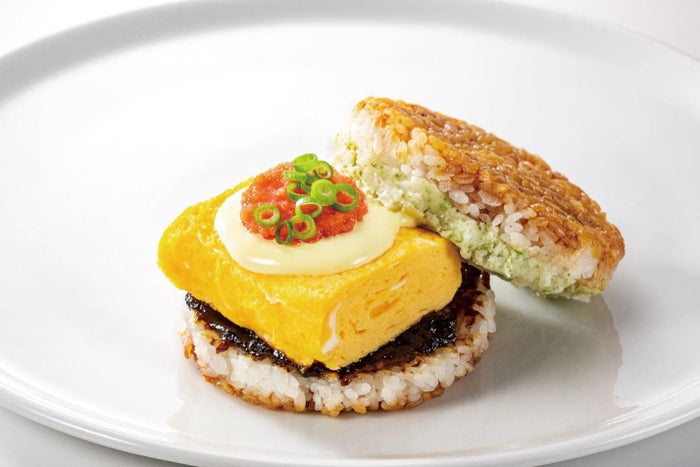 博多の老舗「稚加榮」の 明太だし巻 OCOMEバーガー¥590 (税込)/提供画像