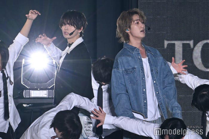 SixTONES「ABARERO」を2人でパフォーマンスした井上瑞稀、橋本涼(C)モデルプレス