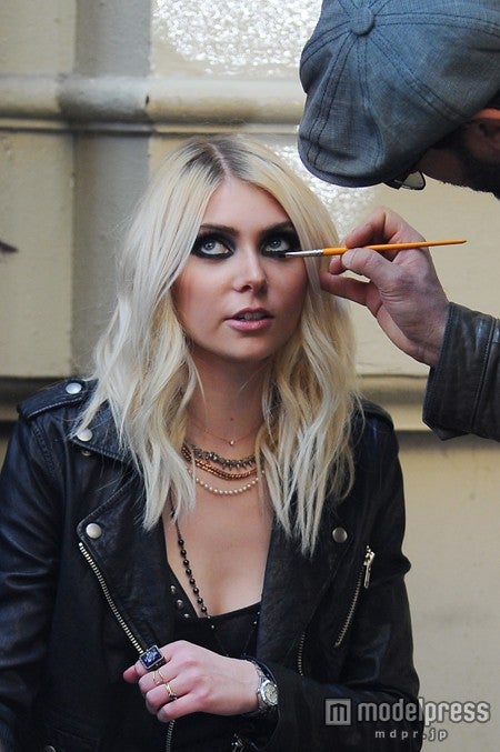 アイメイクはバッチリ！BuzzFoto.com / Zeta Image