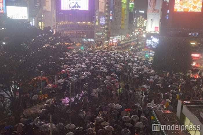 人があふれかえるハロウィンの渋谷 (C)モデルプレス