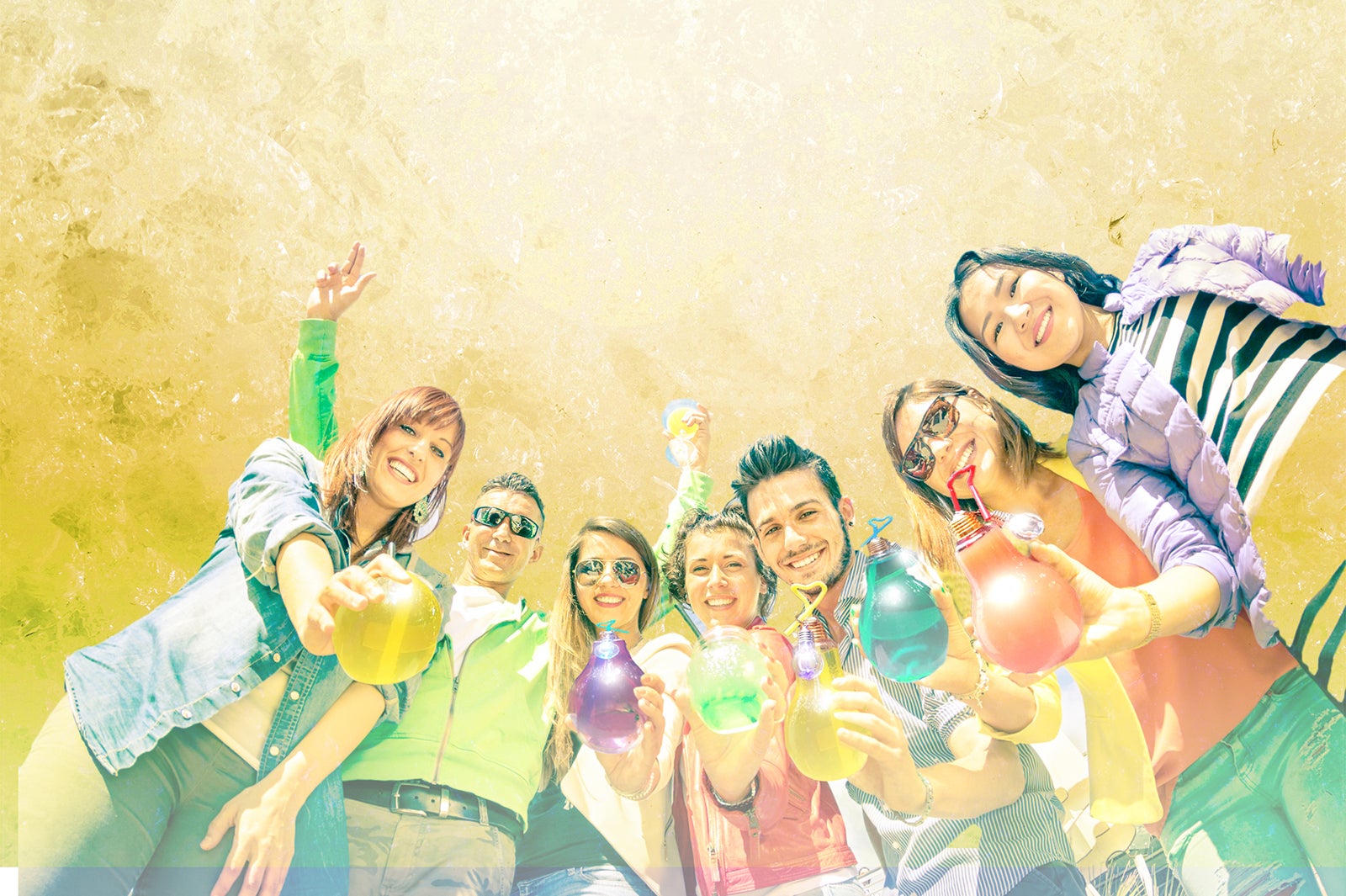 電球カクテルでリア充アピール／画像提供：酒フェス実行委員会