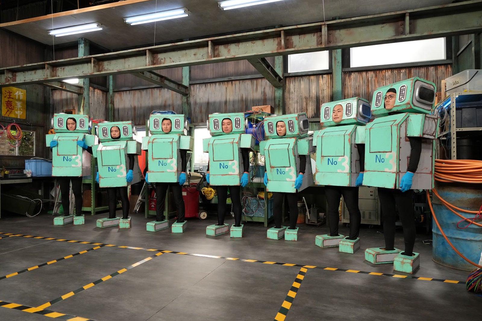 「HETANG」（左から）粗品、せいや、長田庄平、松尾駿、秋山寛貴、岡部大、菊田竜大（C）フジテレビ