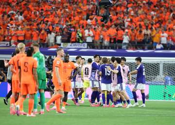 W杯日本初戦にエグい日本美女サポ現る！ 海外から「Gorgeous♥」「Bravo!」「Kawaii♥」コメ殺到 代表ユニのダラス風コーデに「爆美女」「優勝」反響