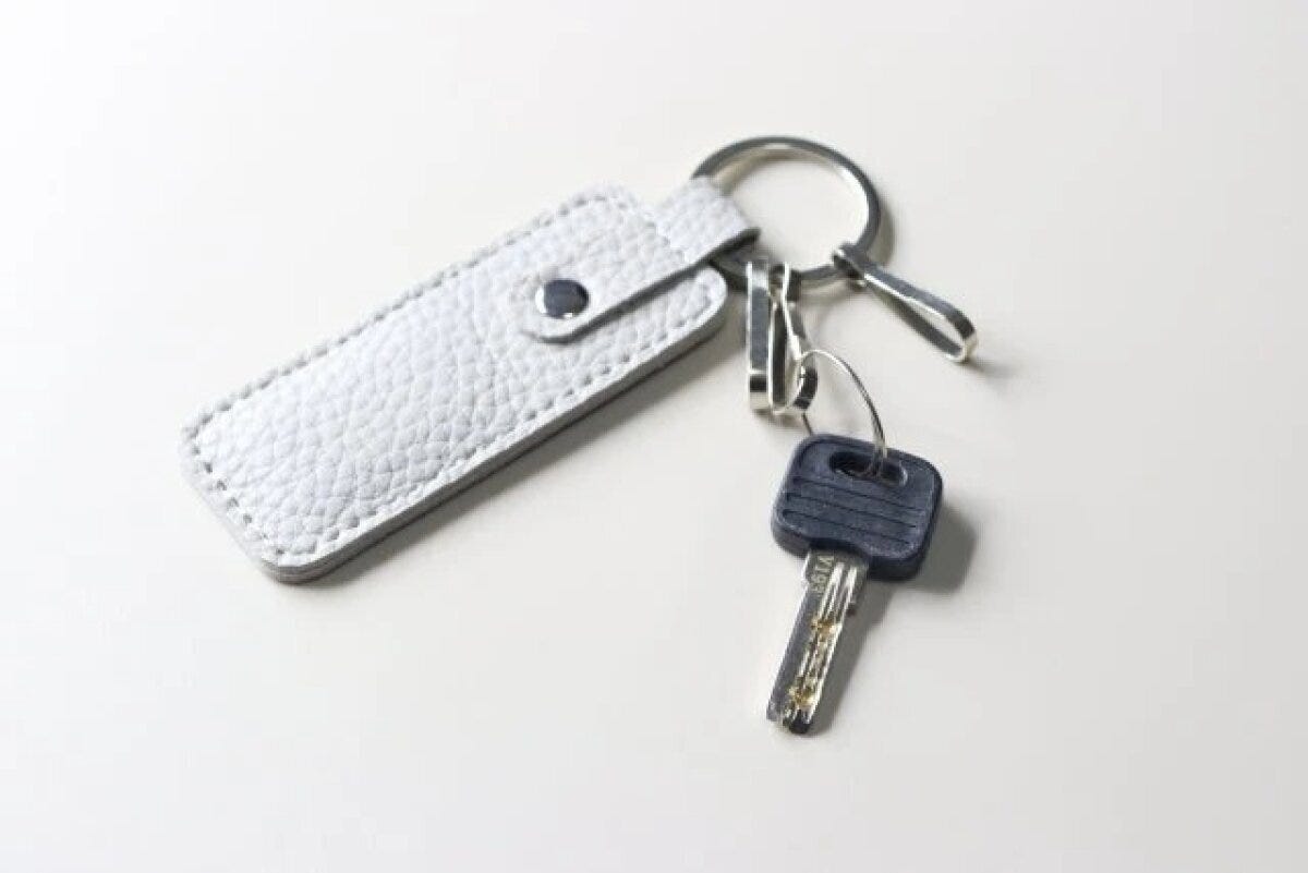 ダイソーのレザー調マグネット入キーホルダー（ベーシック）の使用例