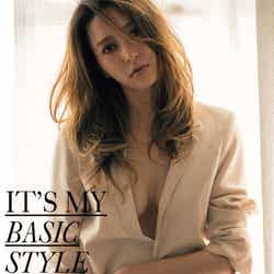 初のスタイルブック「LENA×10(リナバイテン)」を発売した藤井リナ/画像提供:宝島社