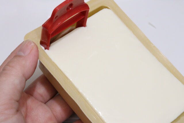 ダイソー 麻婆豆腐職人(3人前) パッケージ 作り方 豆腐を切る ダイソー 麻婆豆腐職人(3人前) パッケージ 作り方 豆腐を切る