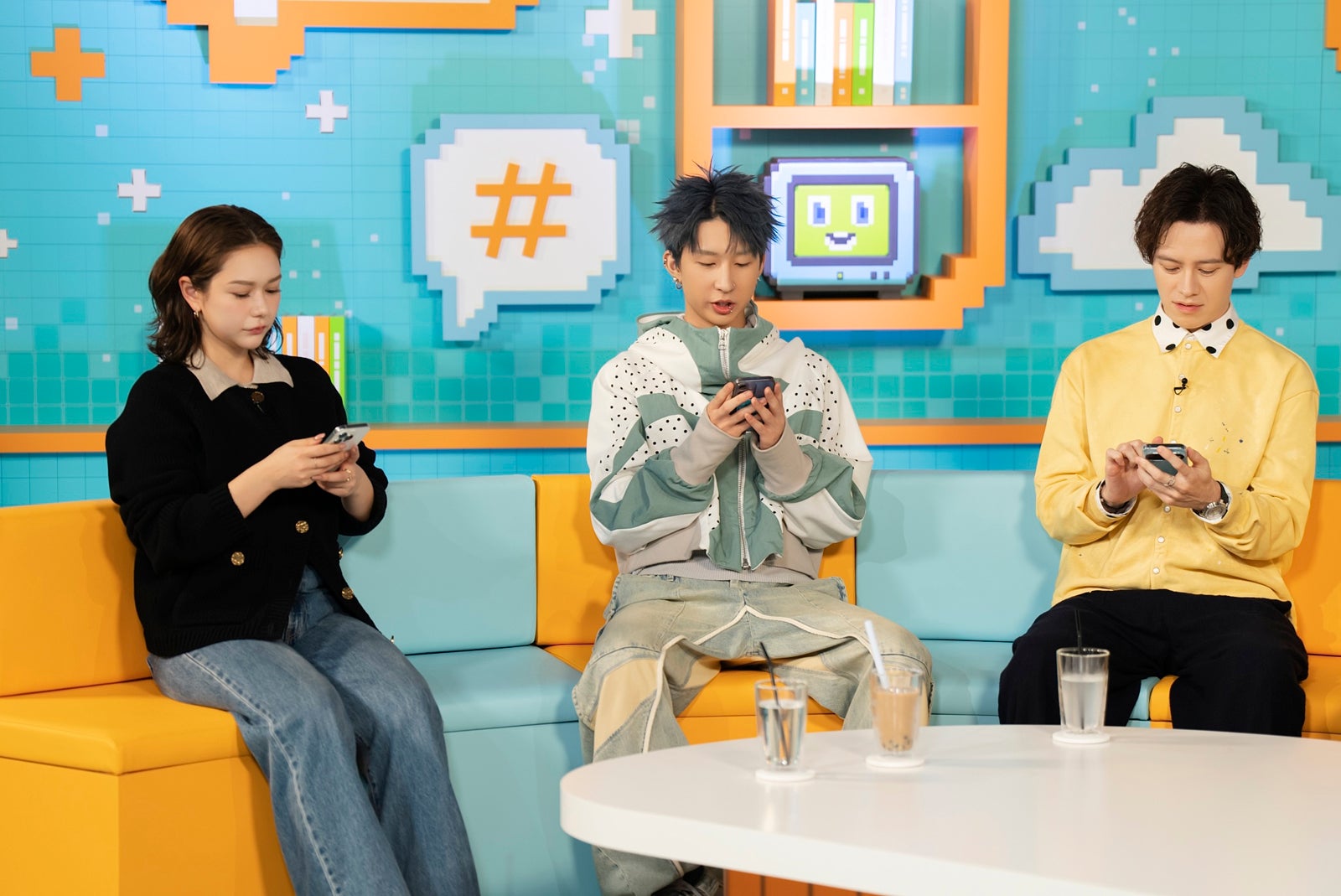 村重杏奈、MON7A、ウエンツ瑛士「裏垢ウララカ」（C）AbemaTV, Inc.