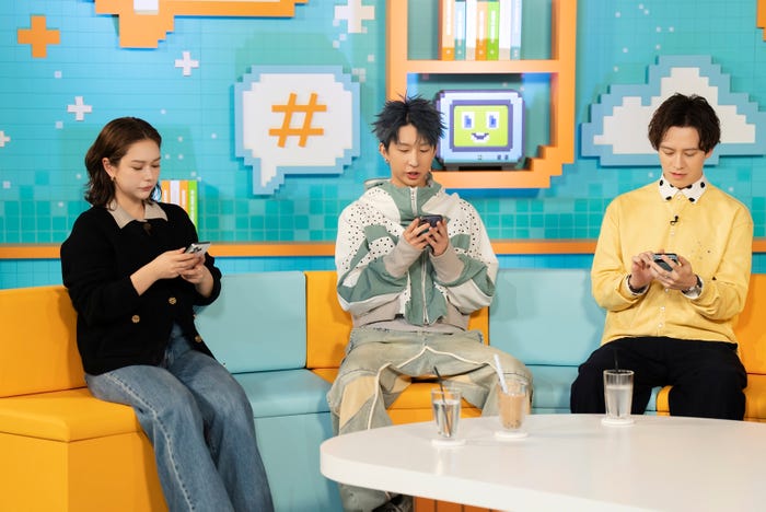 村重杏奈、MON7A、ウエンツ瑛士「裏垢ウララカ」(C)AbemaTV, Inc.