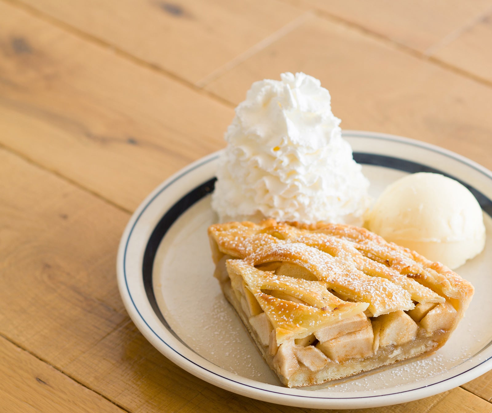 ホームメイドアップルパイ930円（税別）／画像提供：EGGS’N THINGS JAPAN株式会社