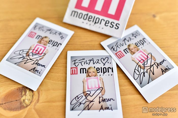 直筆サイン入りチェキ